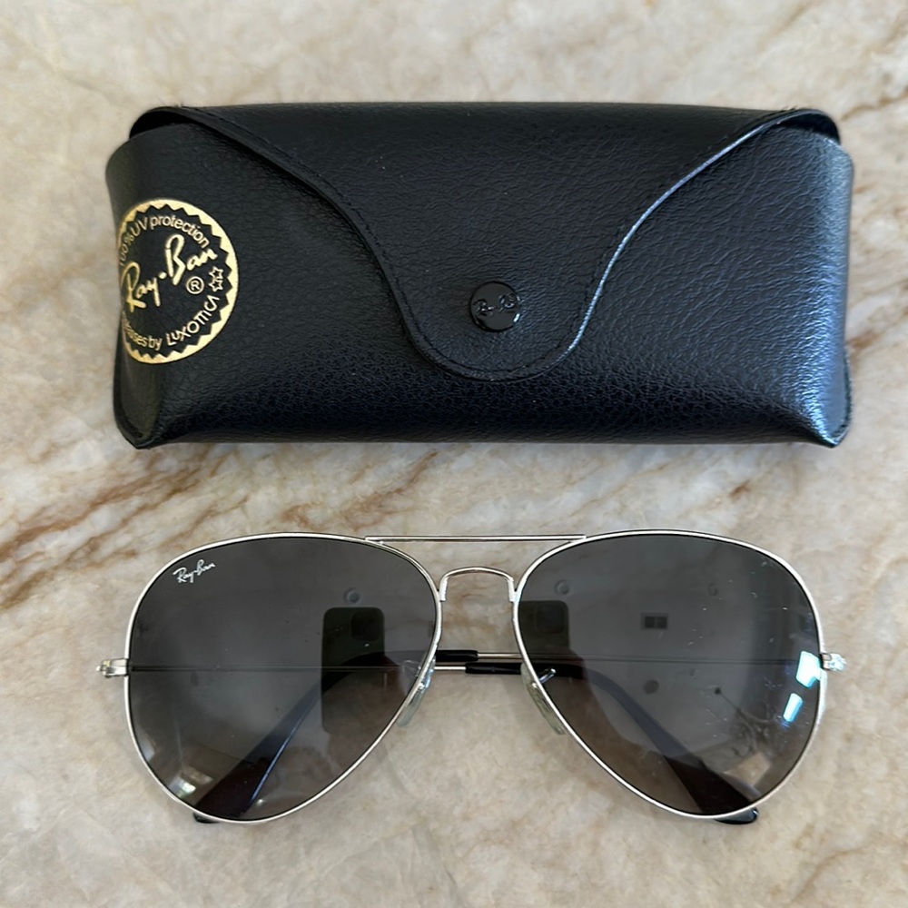 Black & silver Ray Ban Aviators